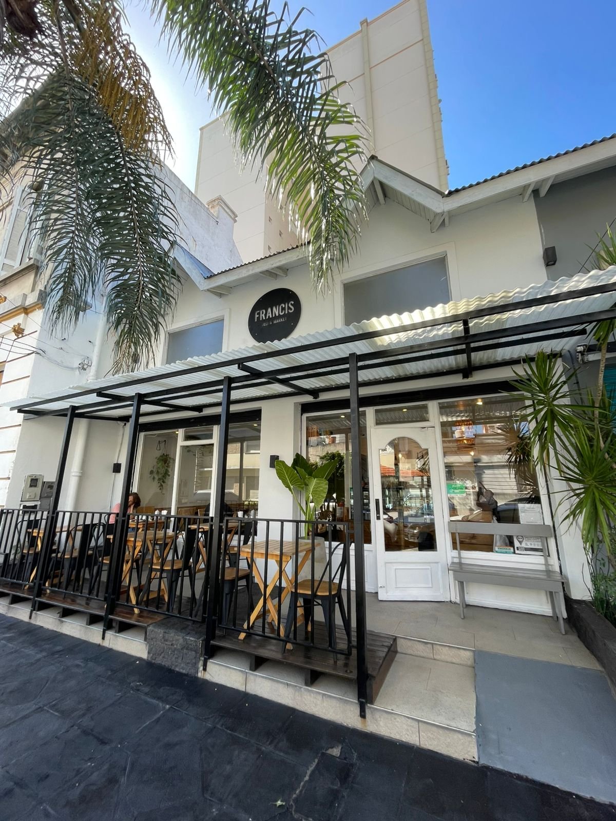 Segundo local Francis en Oncativo