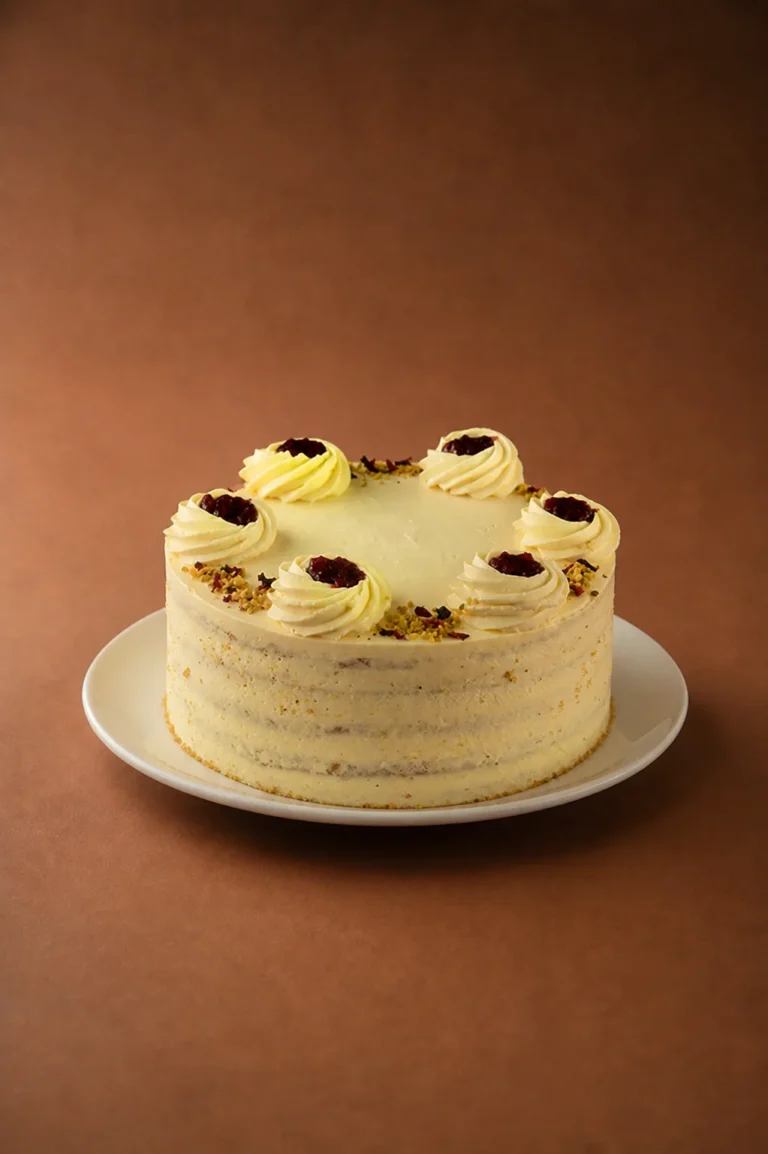 torta-francis-lateral sobre fondo marrón cálido